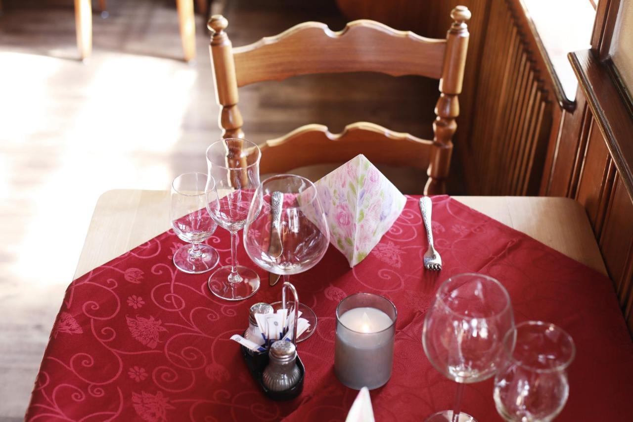 Hotel Restaurant Adler Stube Мюнстерталь Экстерьер фото