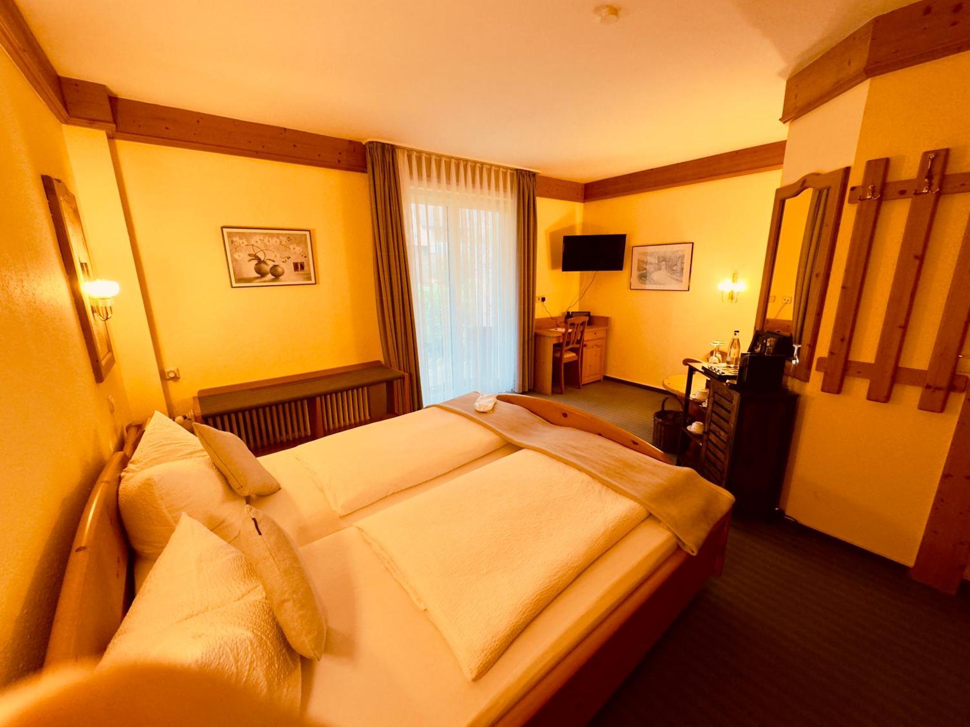 Hotel Restaurant Adler Stube Мюнстерталь Экстерьер фото