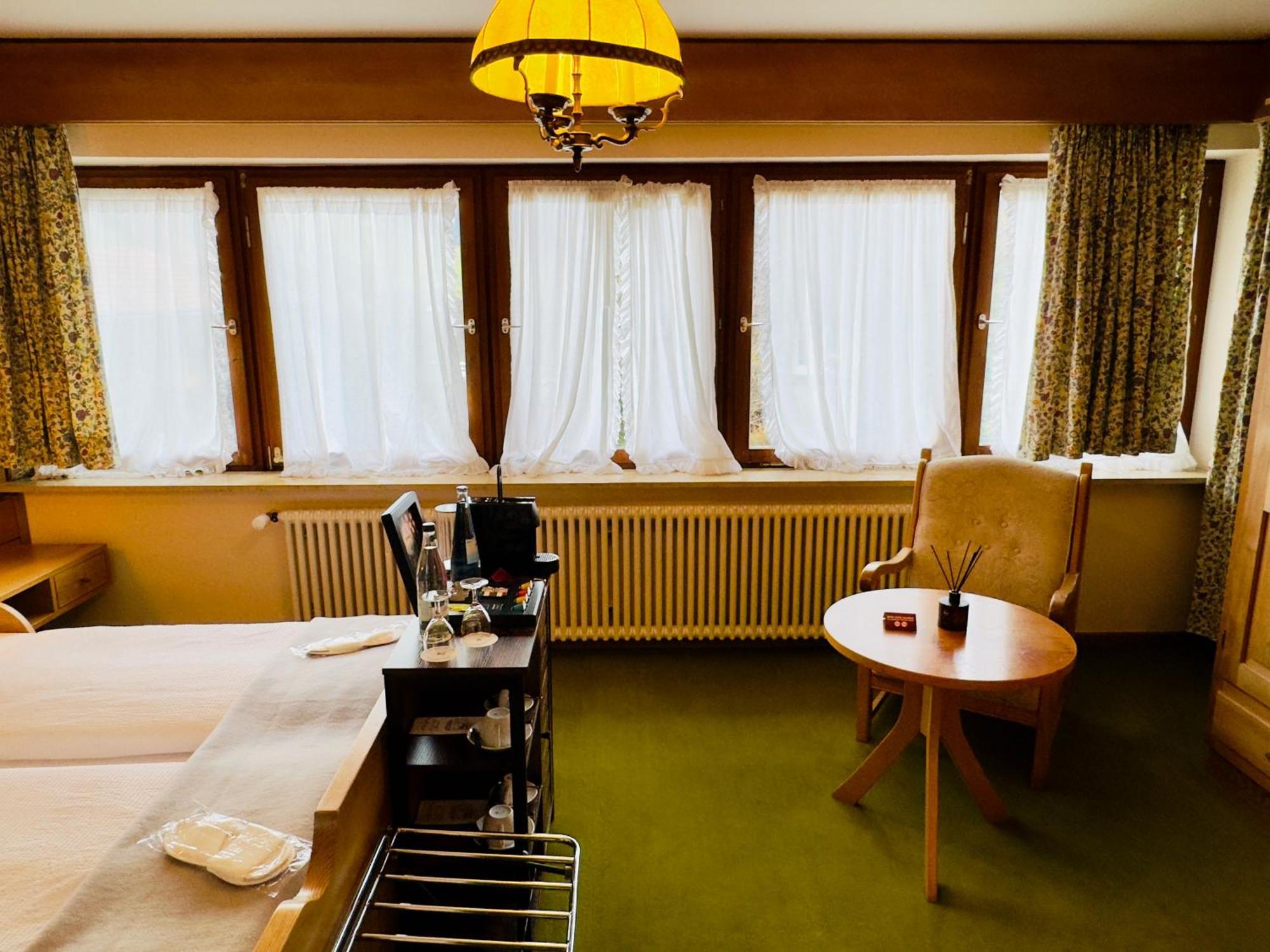 Hotel Restaurant Adler Stube Мюнстерталь Экстерьер фото